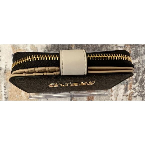 Guess faux leather signature wallet - Picture 2 of 6